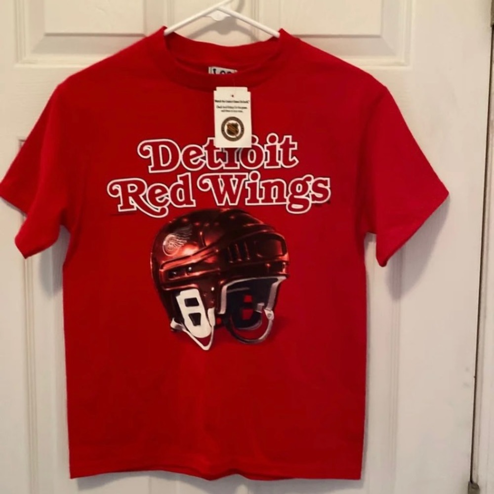 NWT Youth Red Wing Hockey T-Shirt Size (8-10)